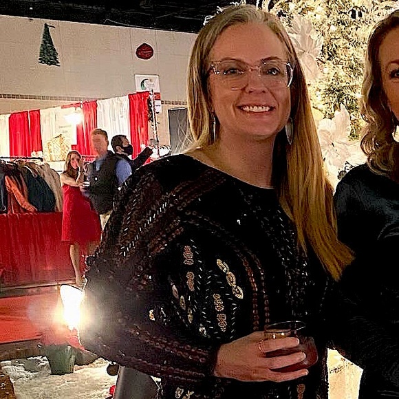 Meet your Posher, Liz - Picture 1 of 1